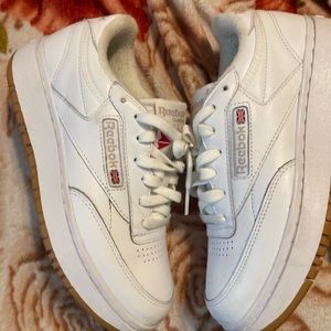 white gently used reebok shoes